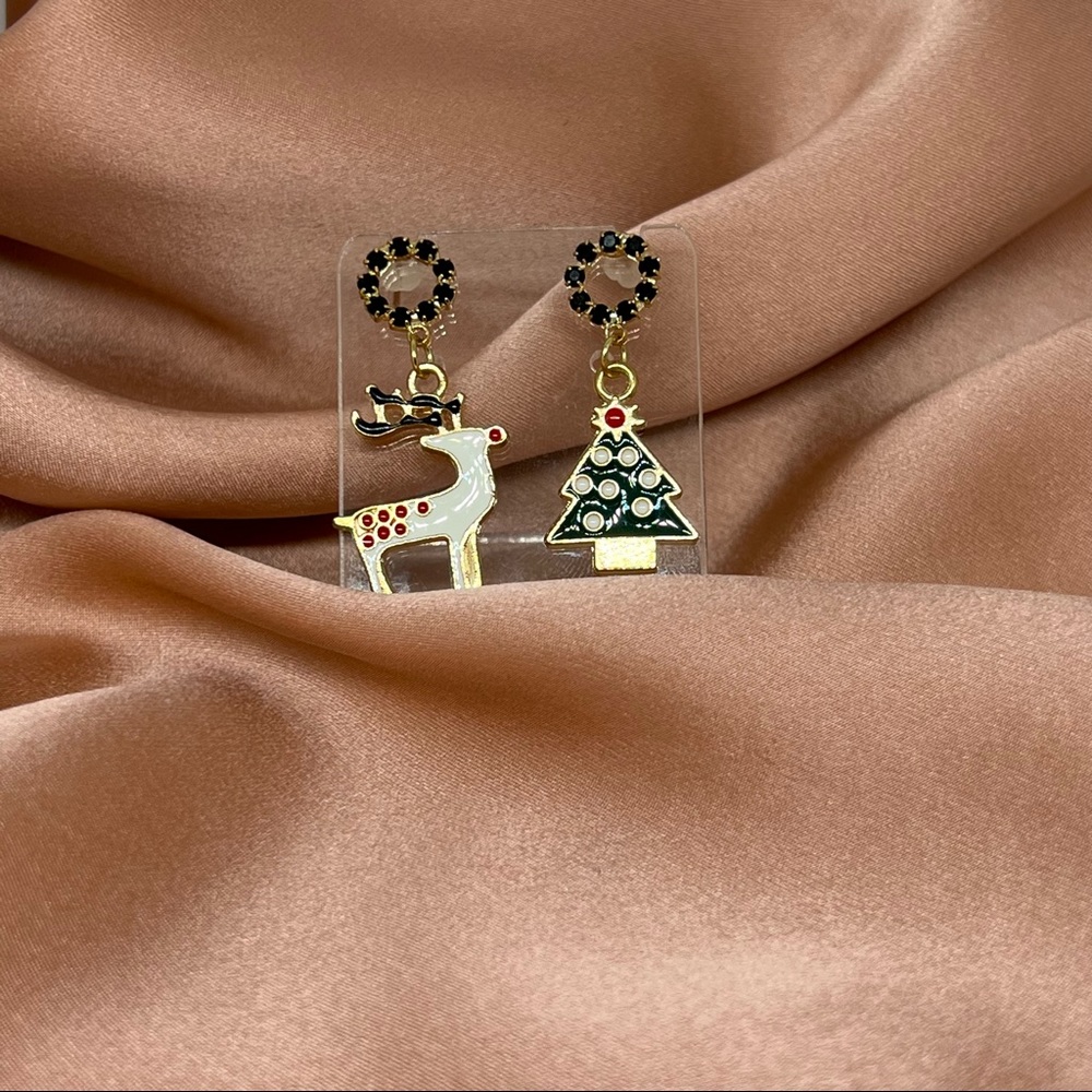 NWT Christmas Holiday Reindeer Christmas Tree Gold S925 Silver prong Earring